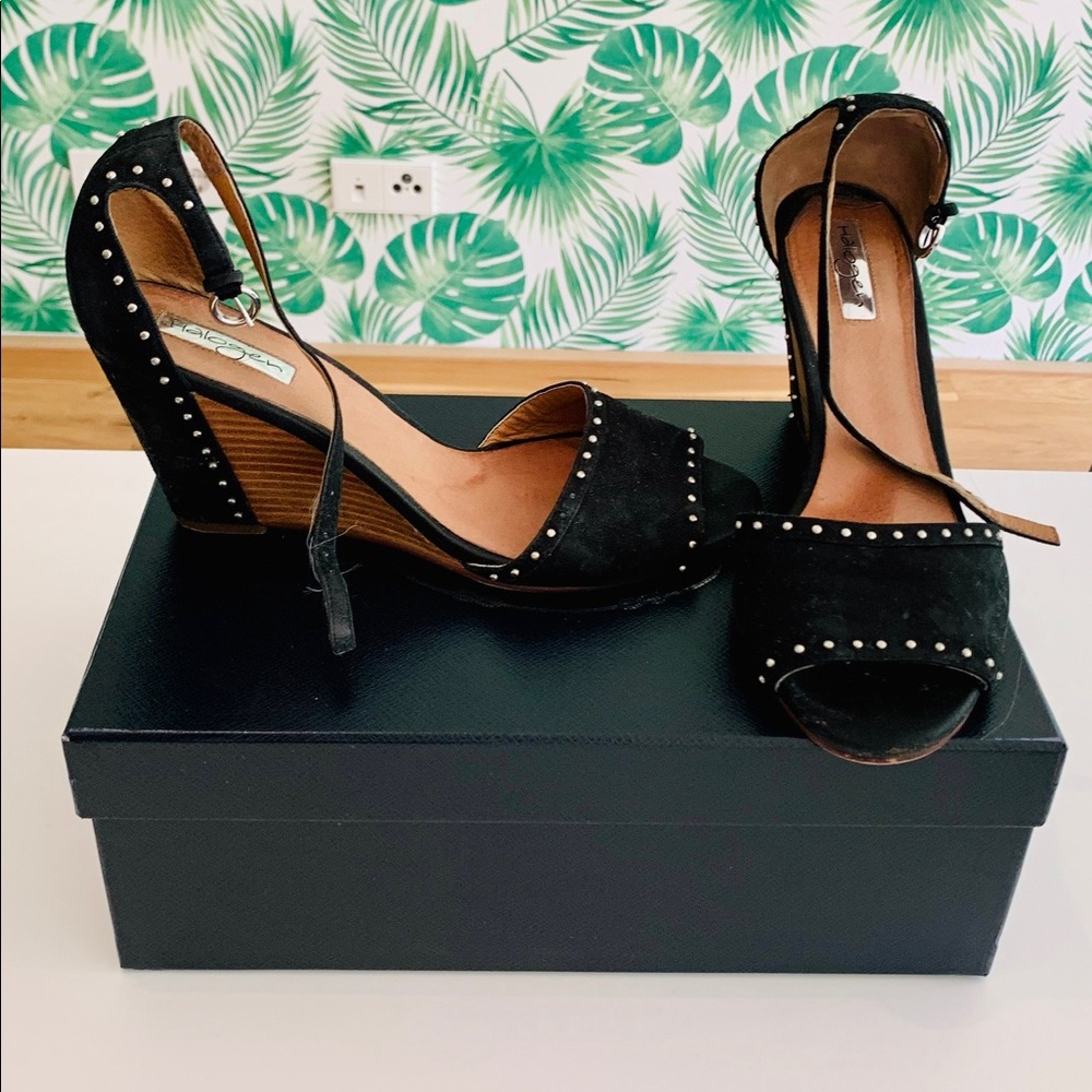 Halogen Studded Wedge